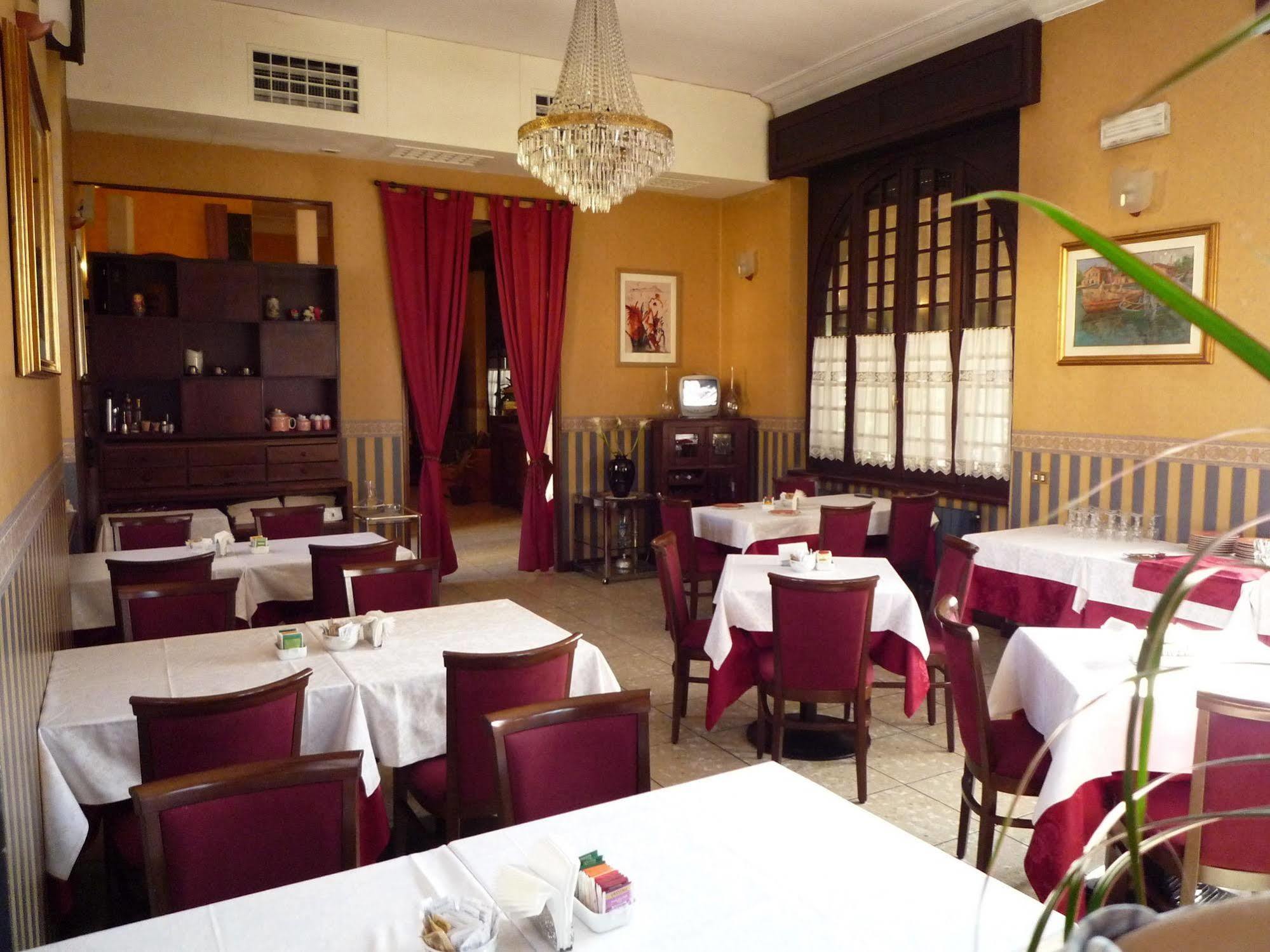 Hotel Montecarlo Castellanza Ngoại thất bức ảnh